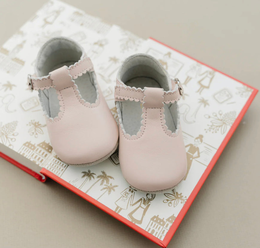 Elodie Scalloped Crib Shoes